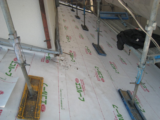 加古川市　防水　屋根下地材設置中