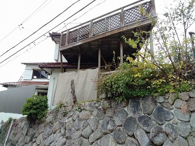 姫路市　高台の住宅を現地調査！谷板金の錆・外壁クラックなど複数の劣化を確認