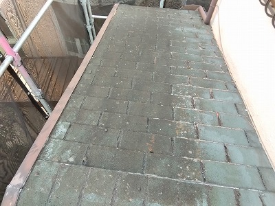 加古郡播磨町で下屋根点検　シングル屋根の苔・腐食を確認しカバー工法をご提案