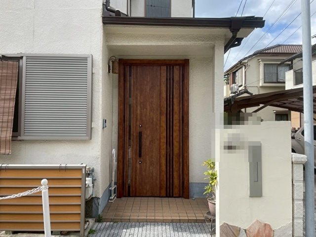 姫路市塗装前の玄関外観