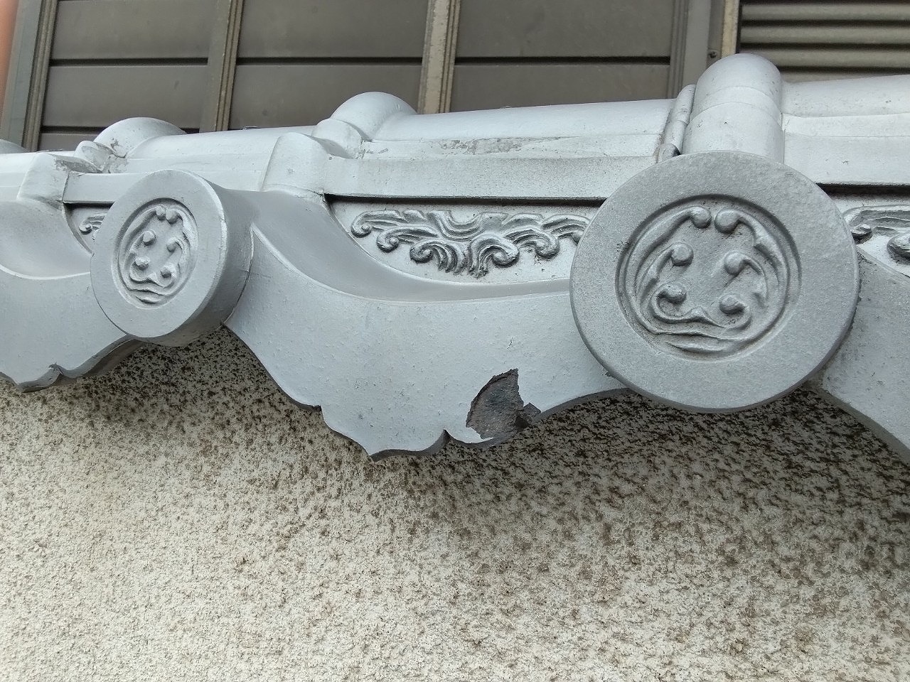 明石市　雹による塀瓦欠け