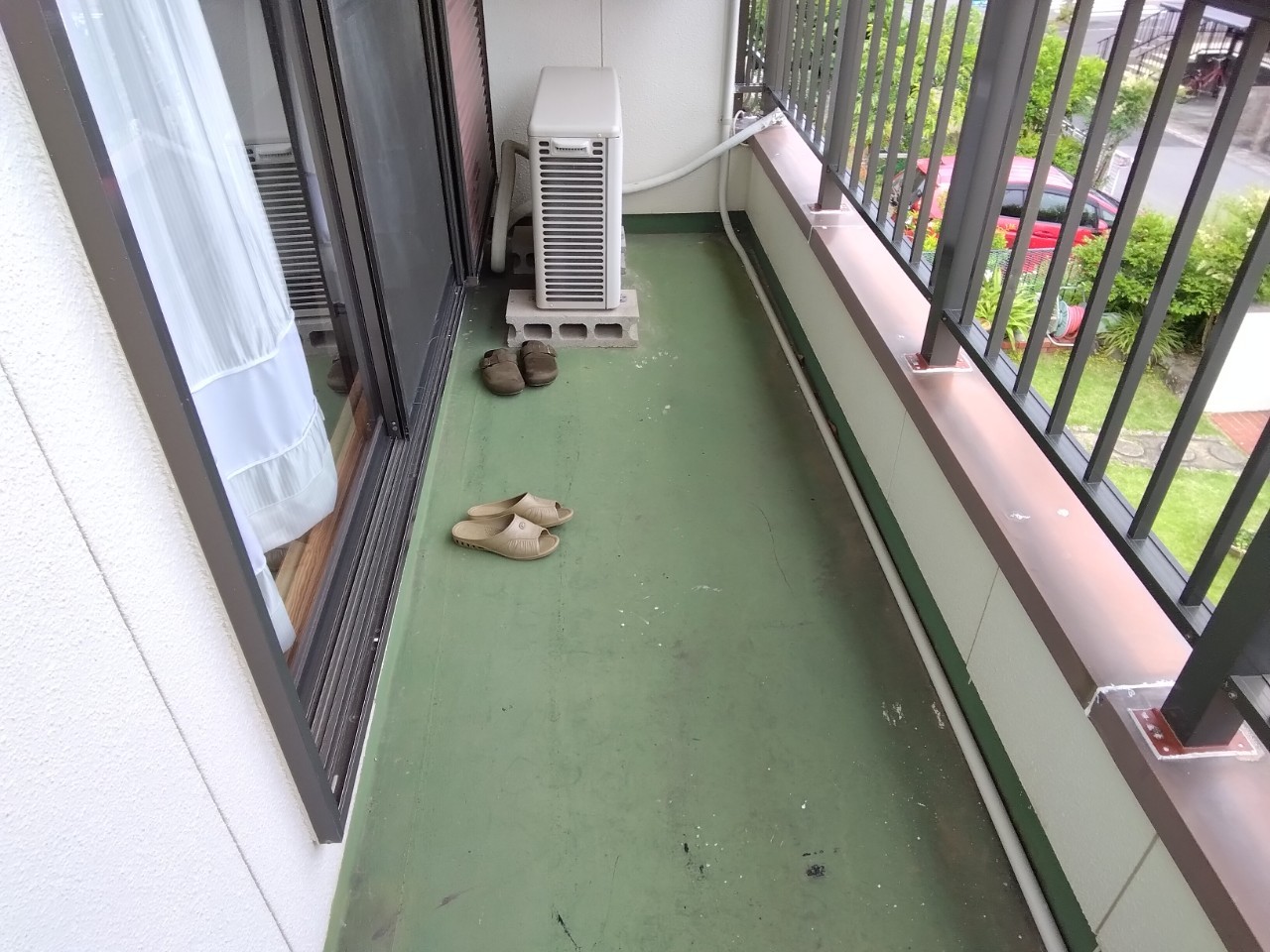 姫路市で和室雨漏り調査｜ベランダ笠木と下屋根瓦割れ原因特定事例