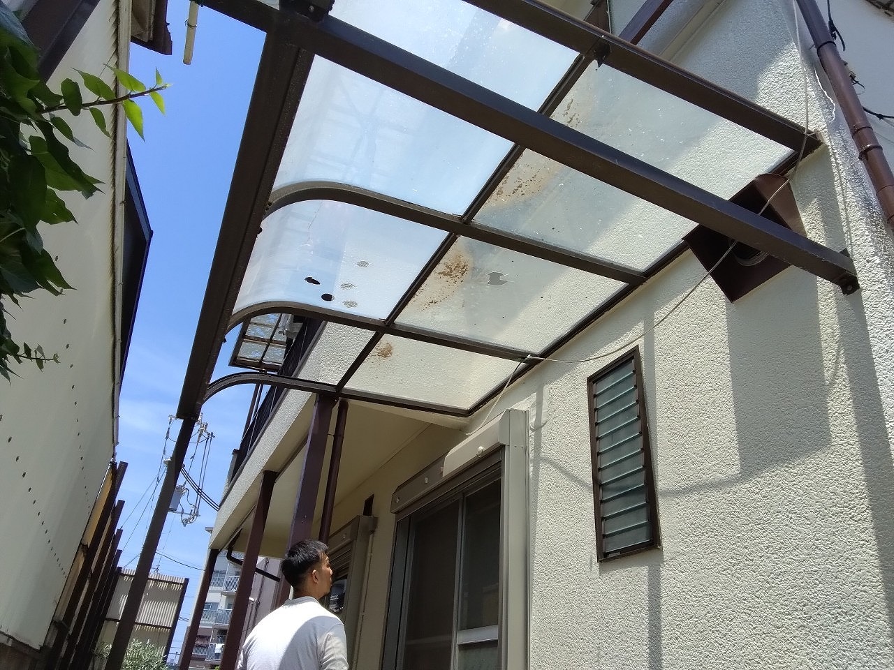 加古川市　雹害　ポリカーボネート割れ