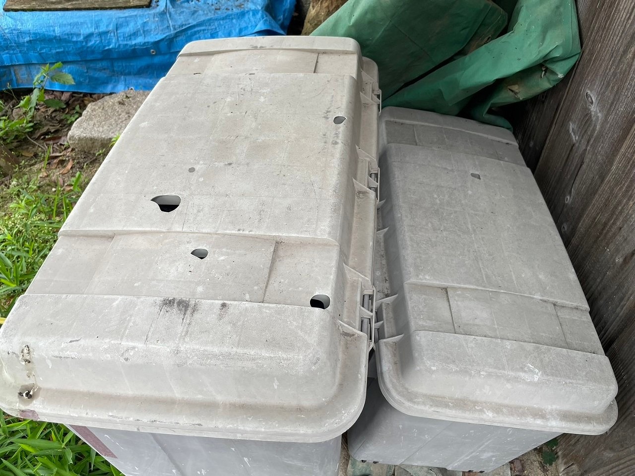 高砂市　家のまわりの道具箱に穴あき