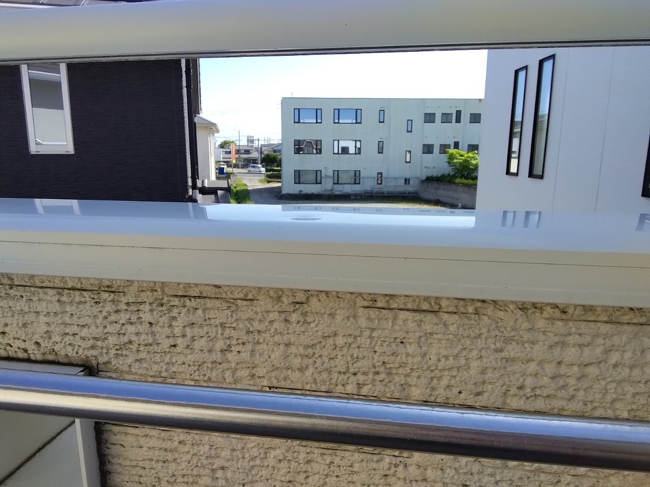 加古川市　雹被害　ベランダ笠木凹み