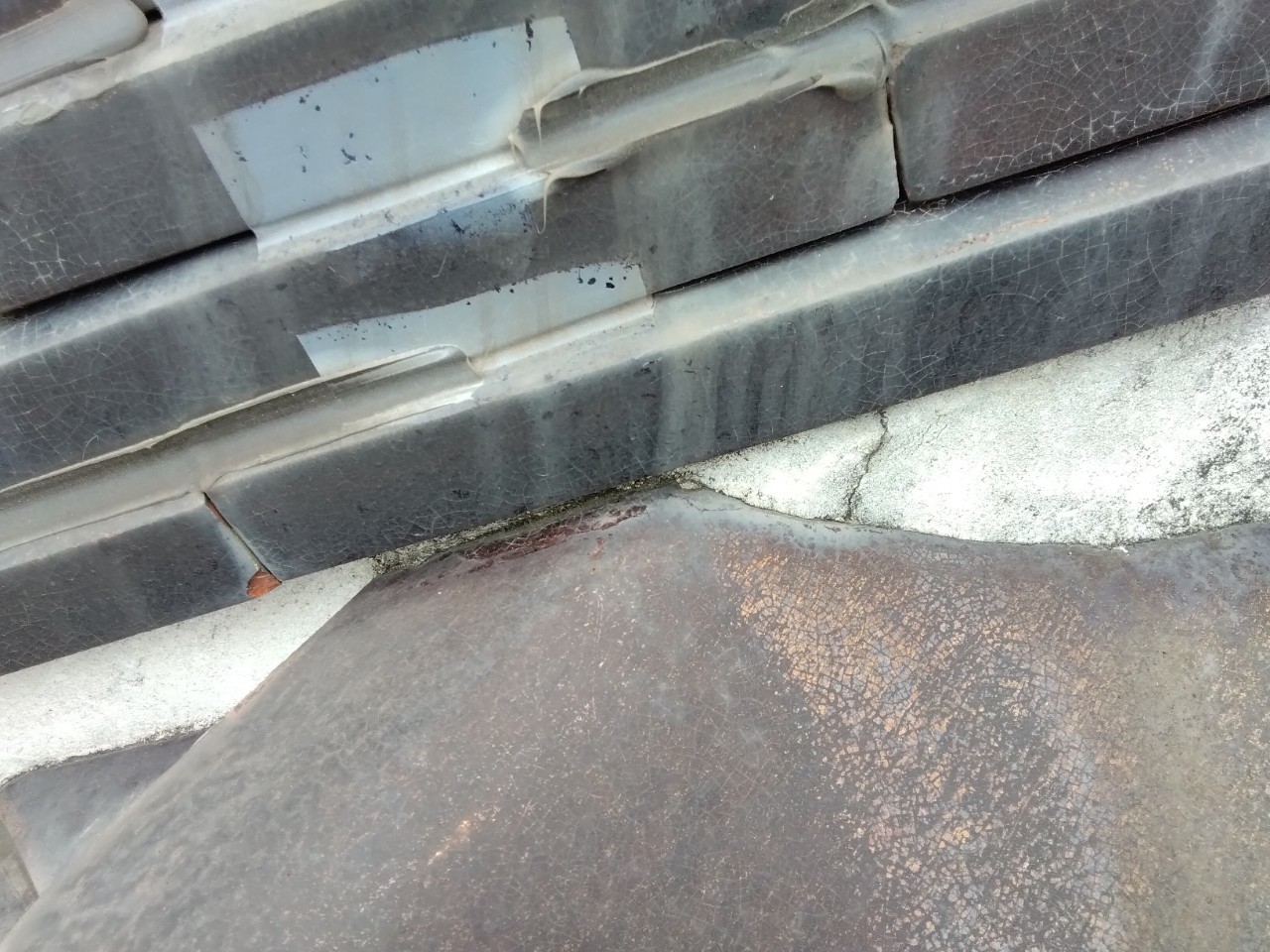 姫路市　隅棟下面戸漆喰(しっくい)ひび