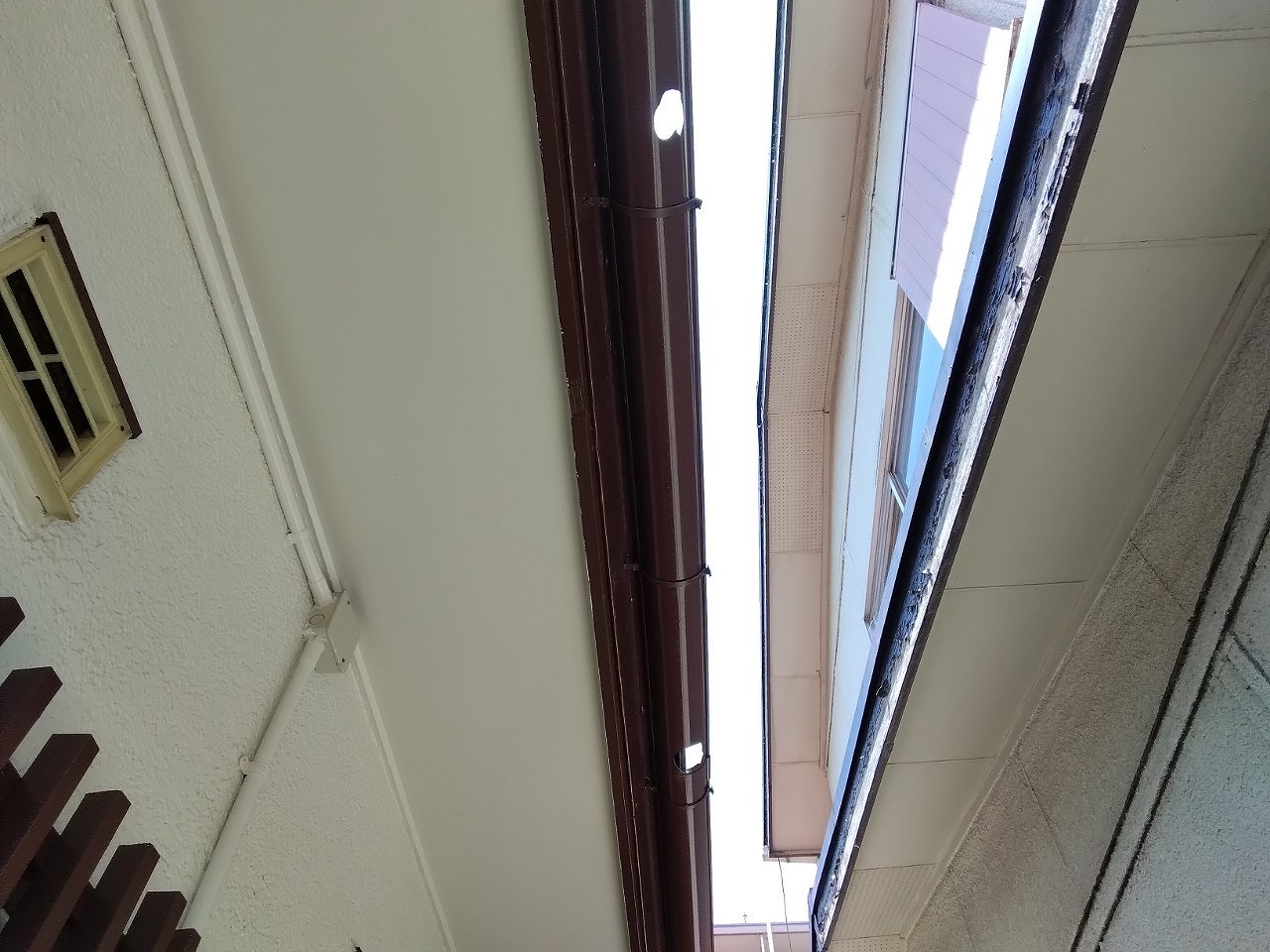 明石市　雨といに割れ