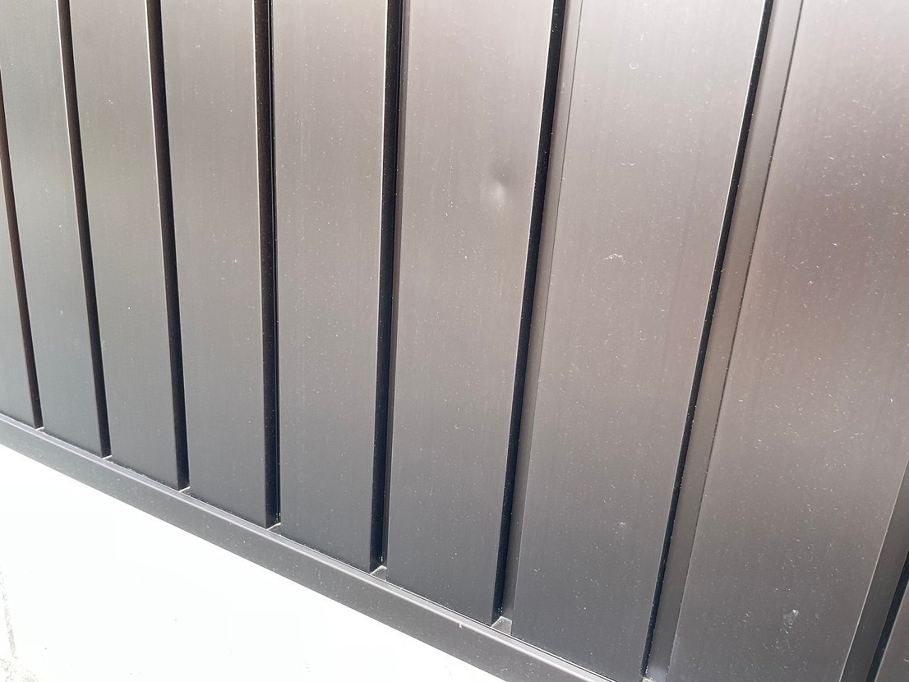 高砂市　エクステリア縦目隠しフェンス凹み