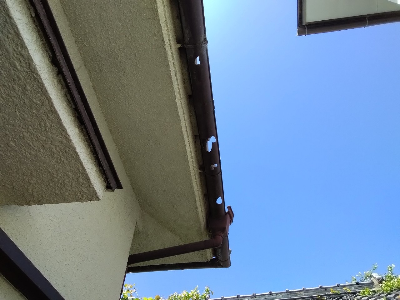 明石市　ひょうで下屋根　軒樋　上合付近壊れる