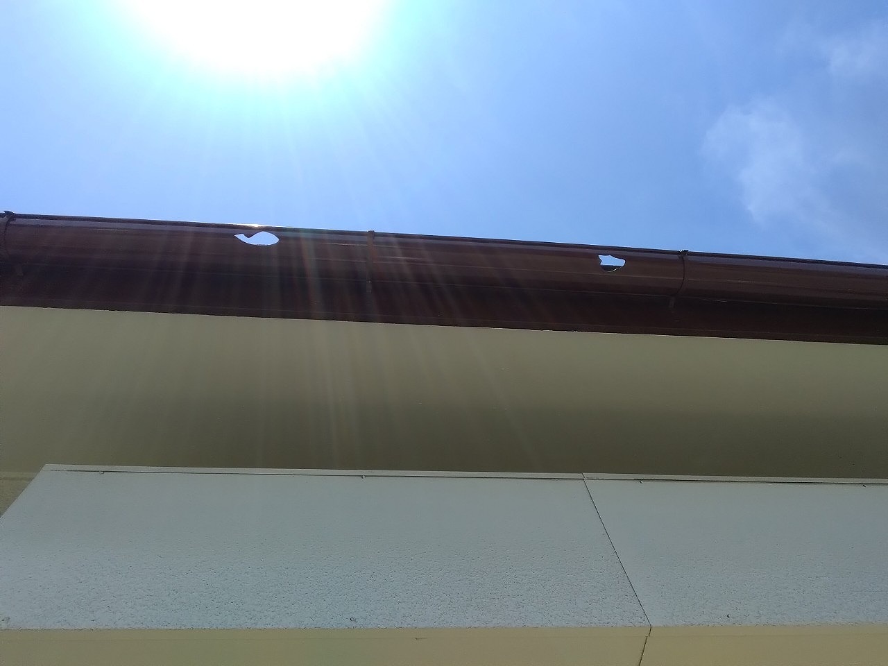 加古川市　雹災害　軒樋(半丸)破損