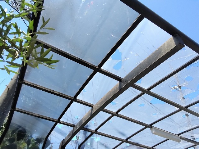 加古郡稲美町　カーポートエクステリア屋根材ポリカーボネート破損