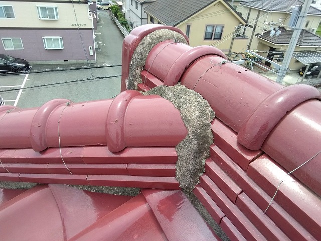 加古川市　和瓦(釉薬瓦)三又部分の接合部　漆喰(しっくい)腐食