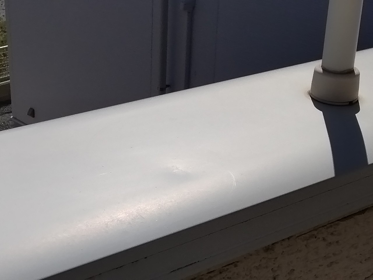 加古川市　雹被害　ベランダ笠木