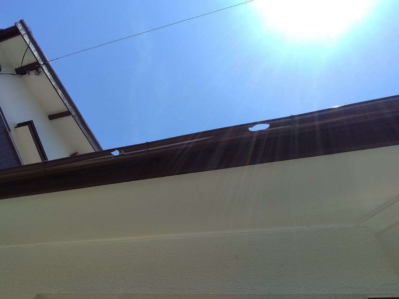 加古川市　雹害　軒樋(半丸)貫通