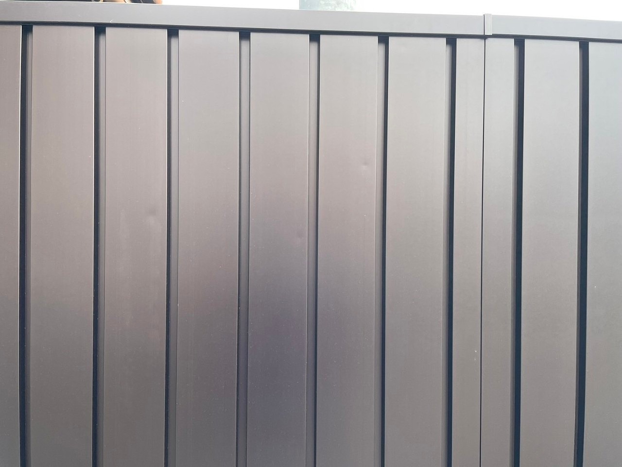 高砂市　縦目隠しフェンス複数の凹んだ