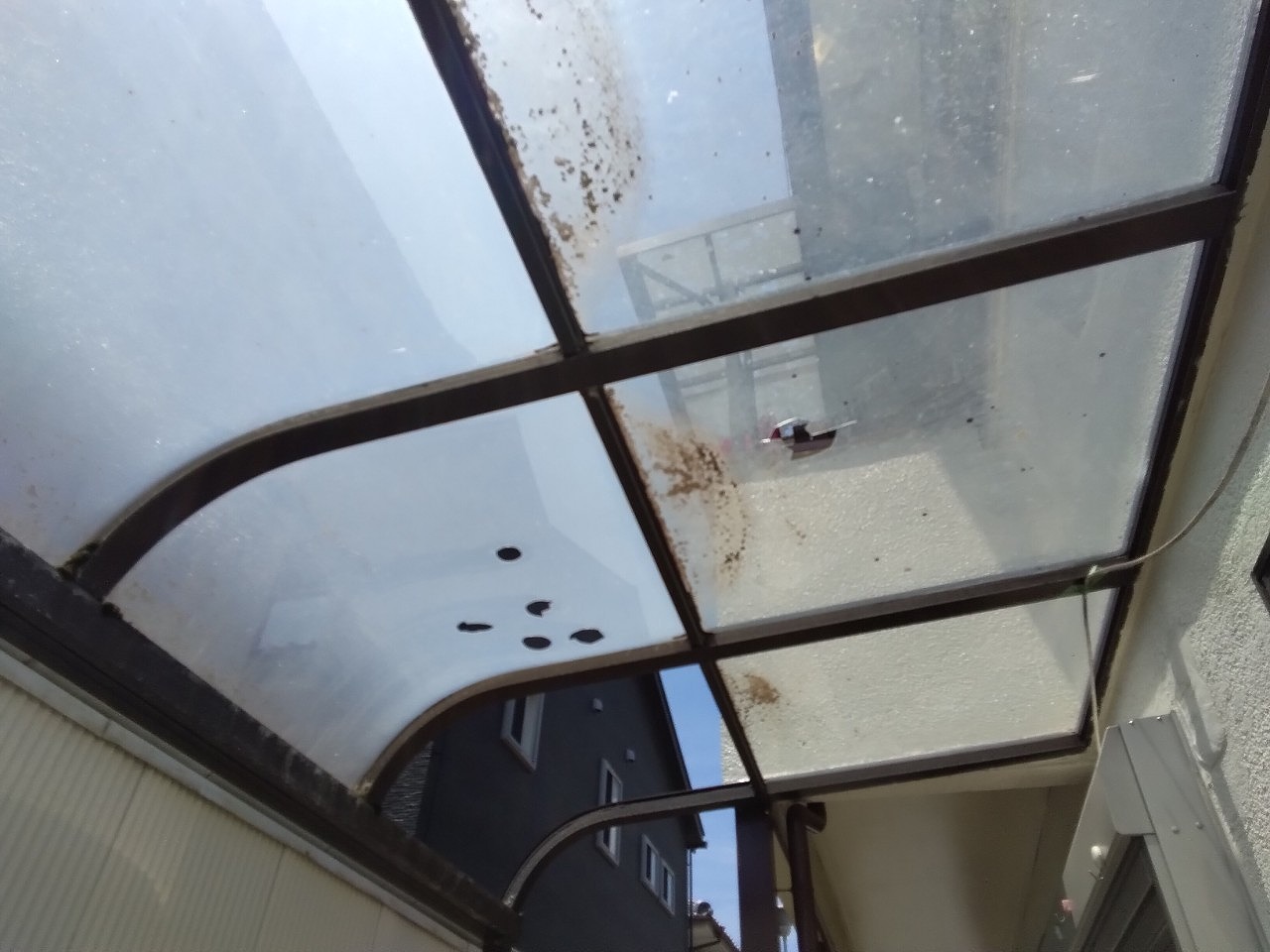 加古川市　雹害　ポリカーボネート破損