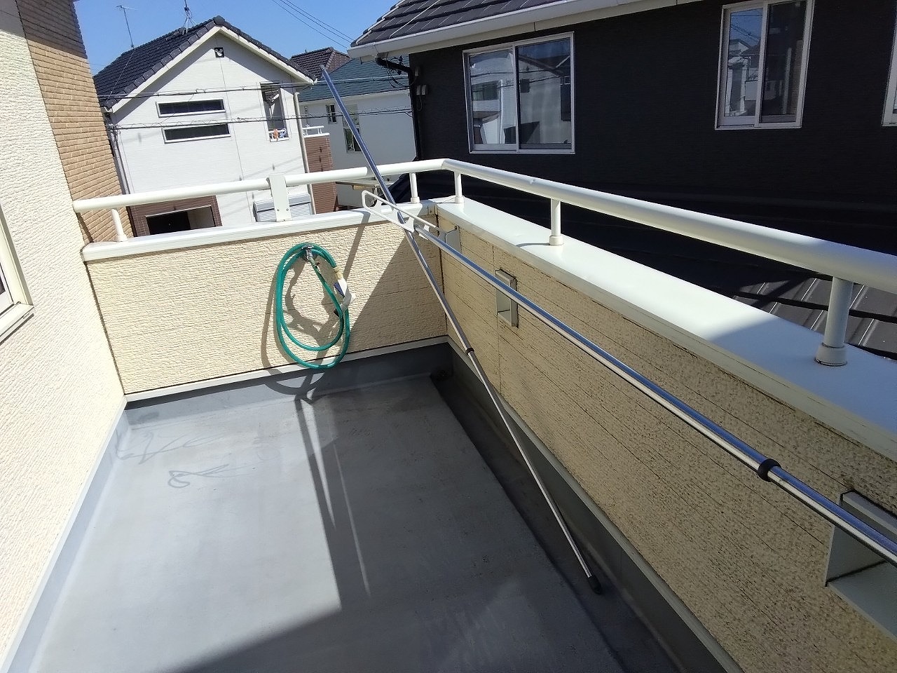 加古郡播磨町　雹災害ベランダ手すり・笠木に多発した凹みの現地調査報告