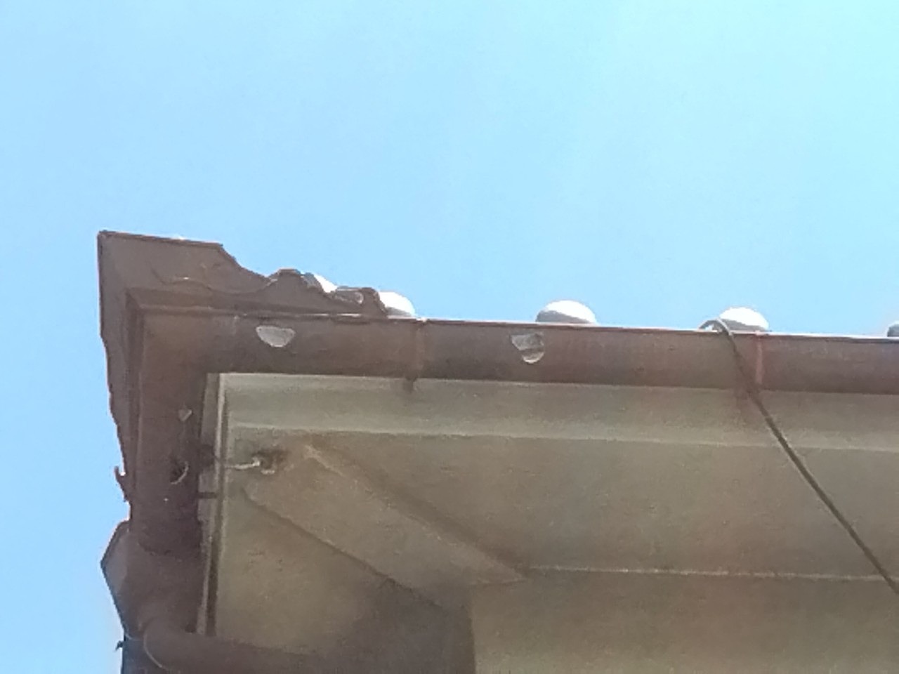 加古郡播磨町　軒樋(半丸)　コーナー付近穴あき