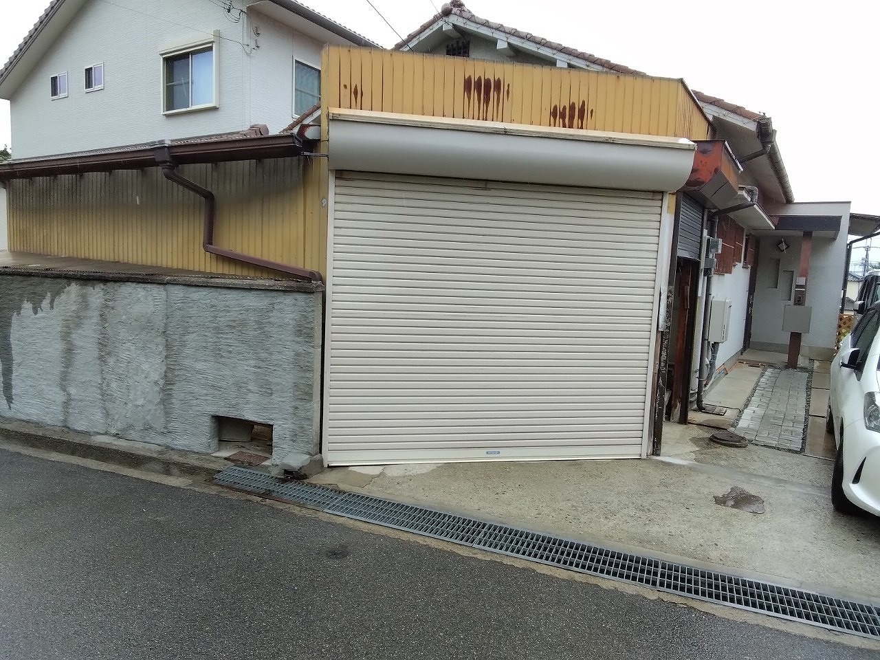 【明石市 雹被害事例】倉庫の波板に多数の穴！お客様の応急処置と修理の流れ