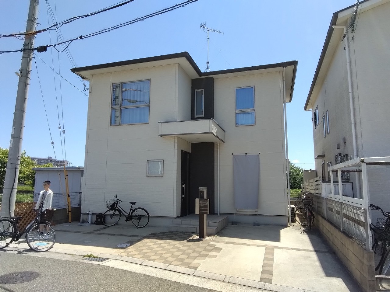 明石市で雹被害発生｜角樋に大きな穴や割れを確認した現場調査事例