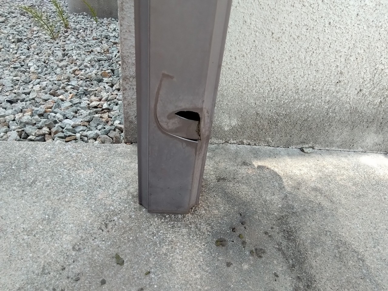 加古郡播磨町　雹で角樋が破損