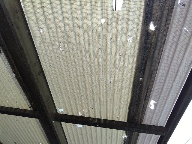 姫路市　カーポート　波板に穴