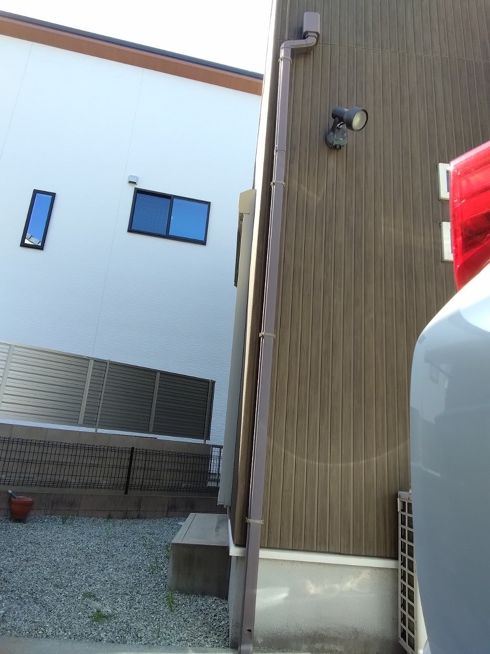 加古郡播磨町　雹被害で角樋が破損