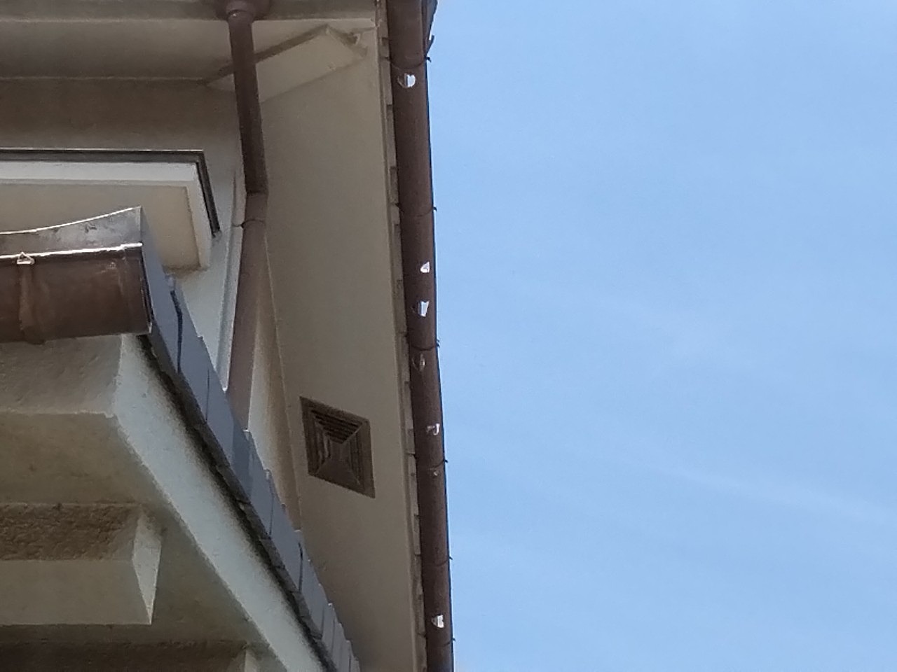 加古郡播磨町　軒樋(半丸)　破損