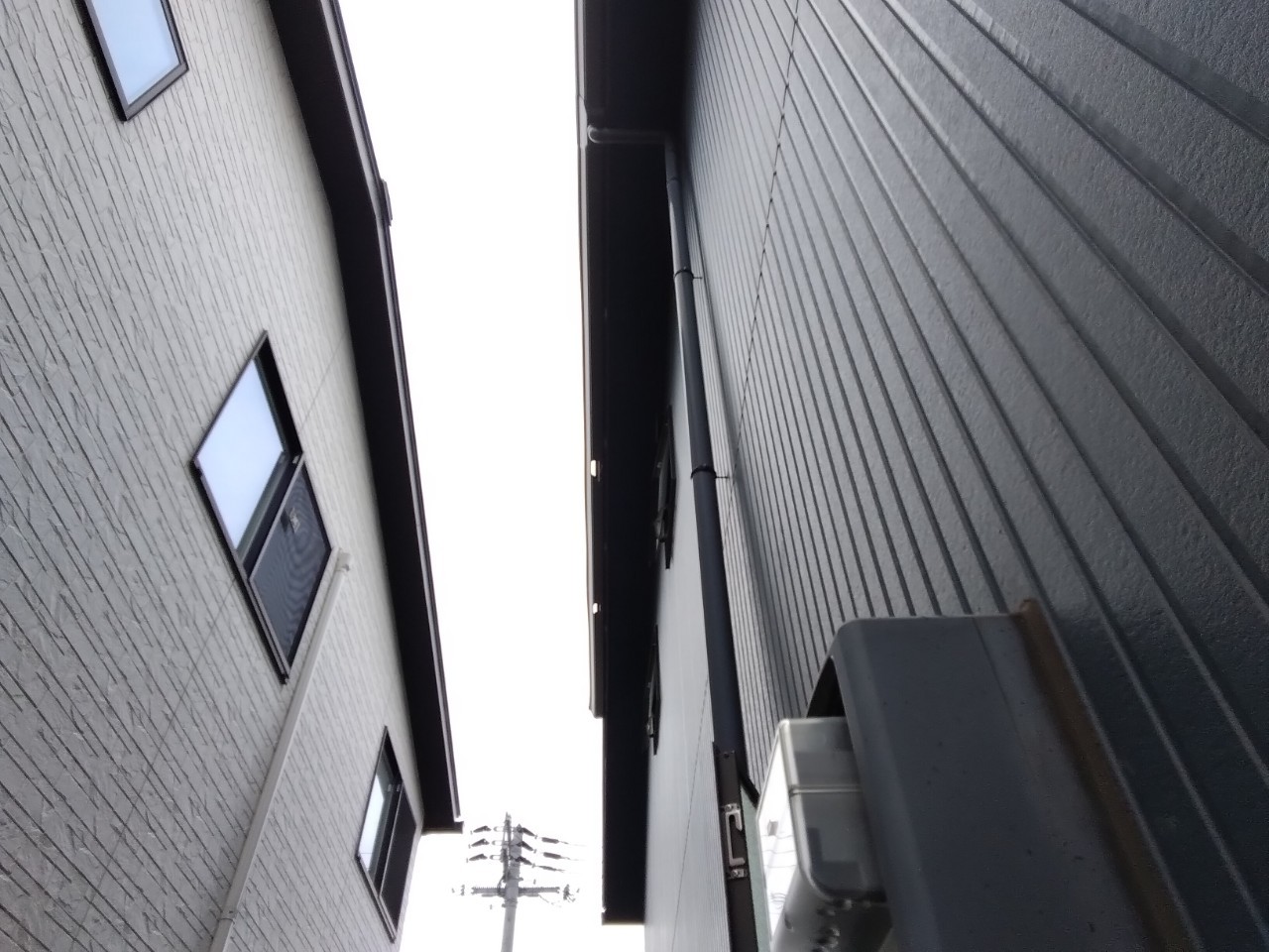 加古川市　大屋根軒樋(角樋)割れ