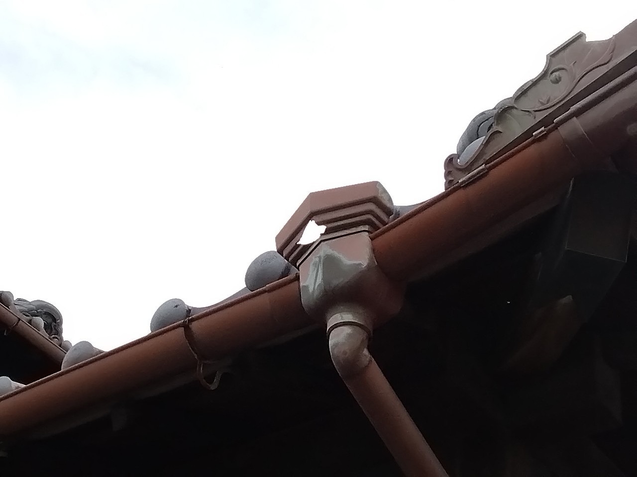 明石市　日本家屋　ひょう災害　集水器割れ