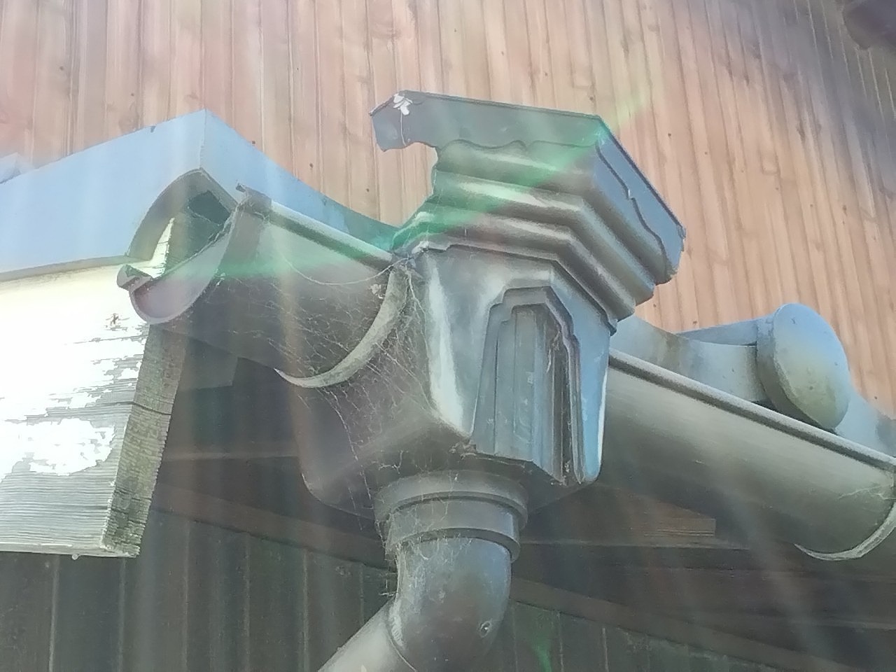 高砂市　軒樋(半丸)止まり・集水器(上合)破損