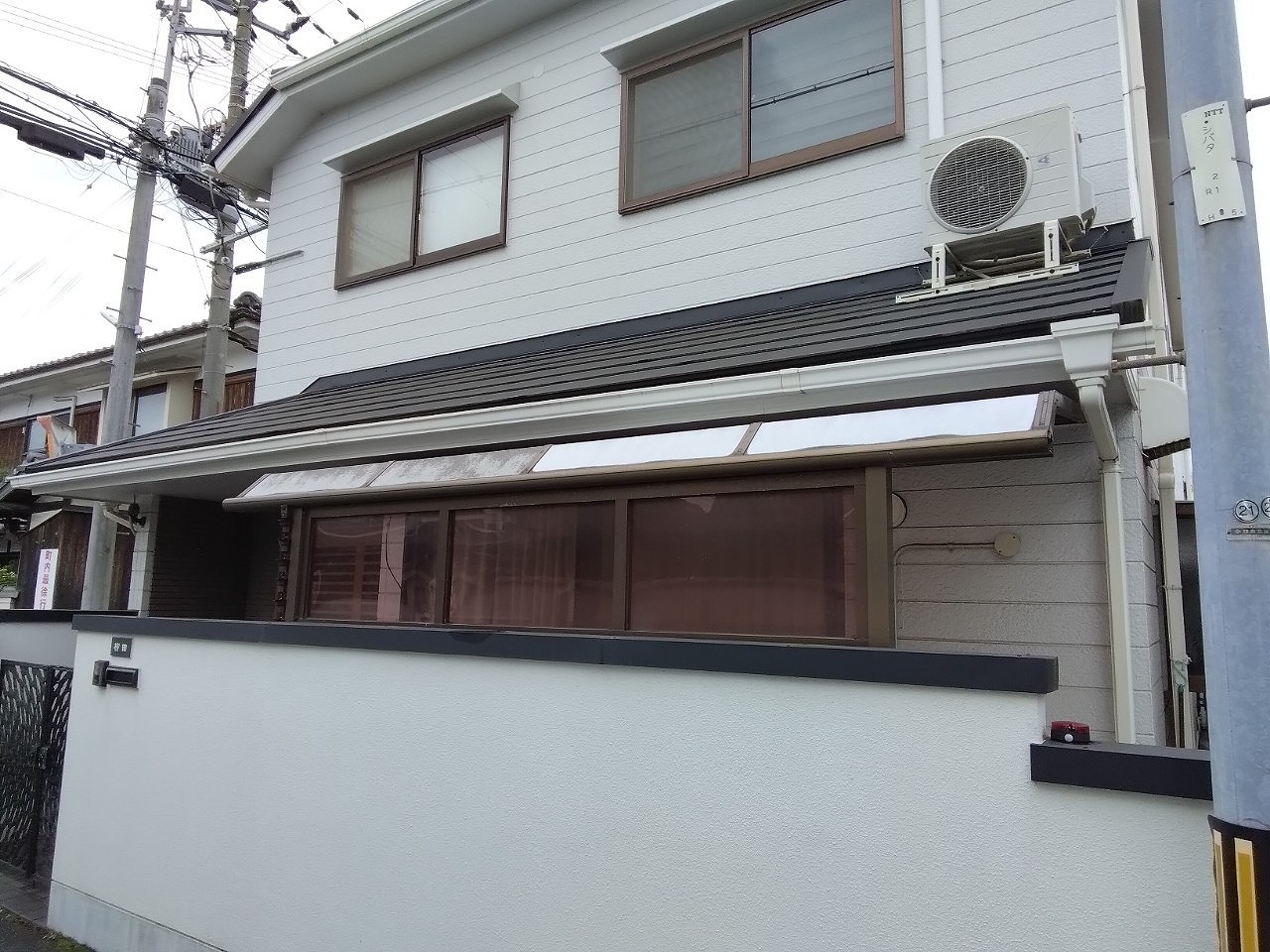 姫路市　雹でサイクルポート屋根ヒビ