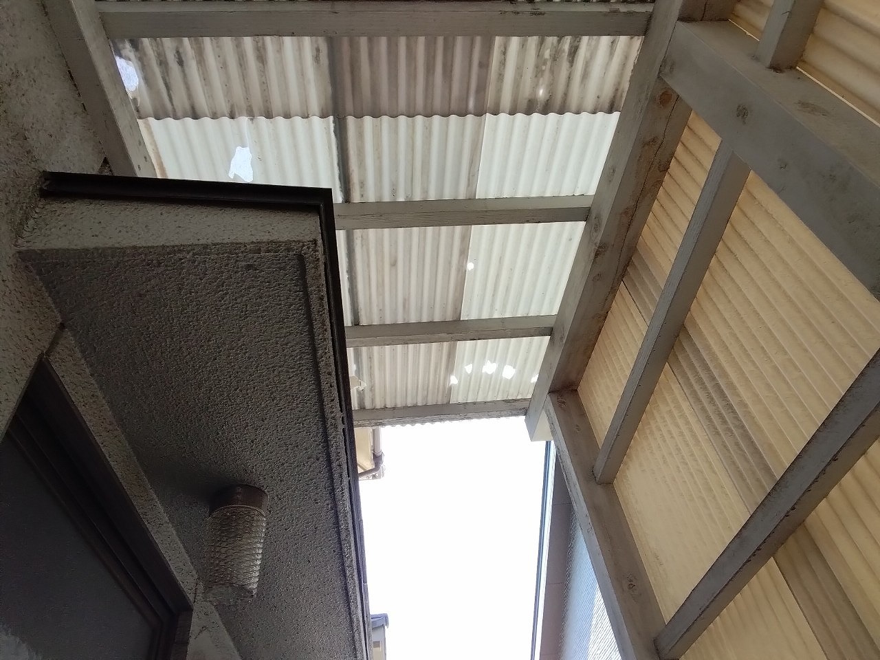 加古郡播磨町　雹災害　波板ポリカに穴