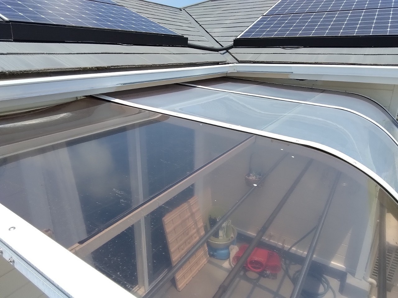 加古川市　ベランダ　ポリカーボネート屋根材　経年劣化