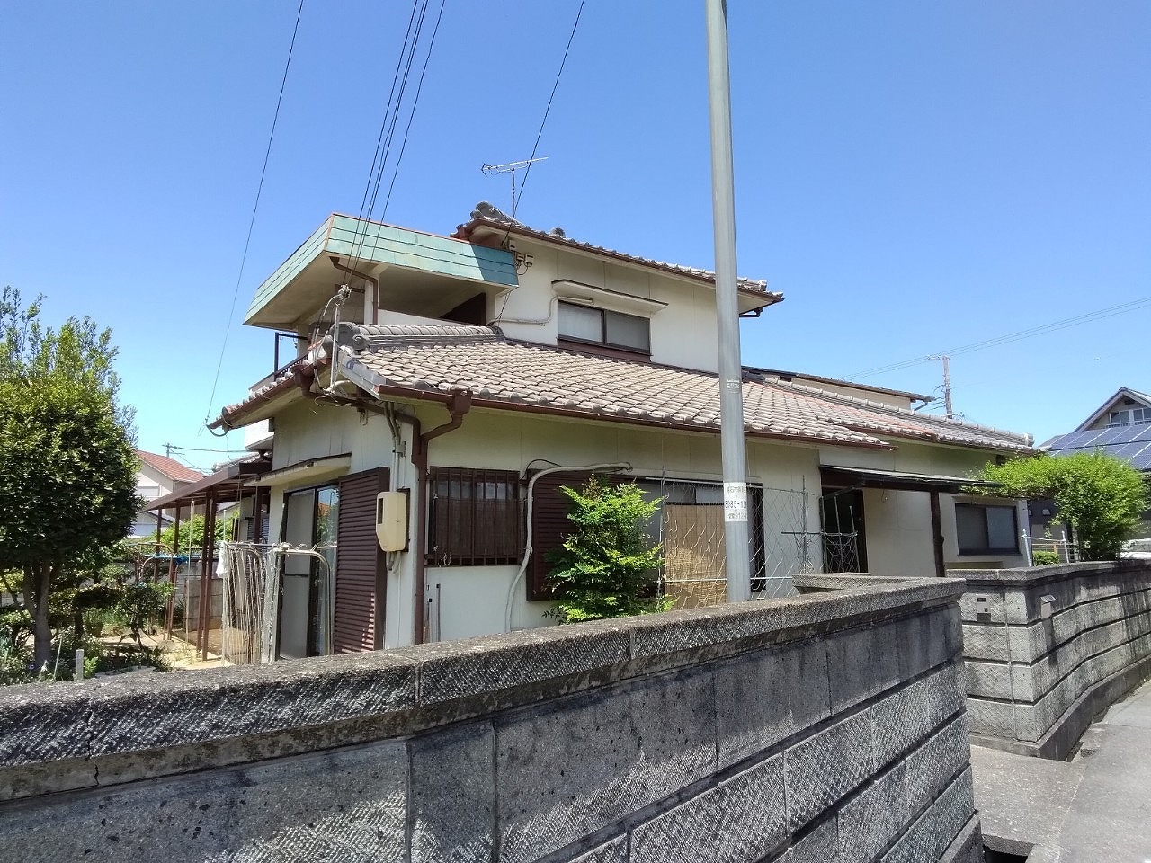 一昨年の雹で判明した明石市の雨樋被害｜半丸軒樋の穴開きと集水器破損の実例