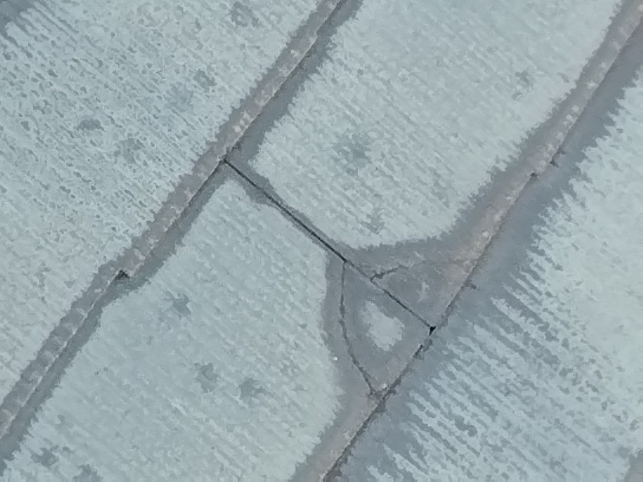 明石市　雹被害　下屋根のスレート亀裂