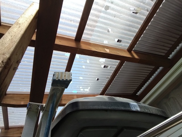 加古川市　波板ポリカーボネート穴あき