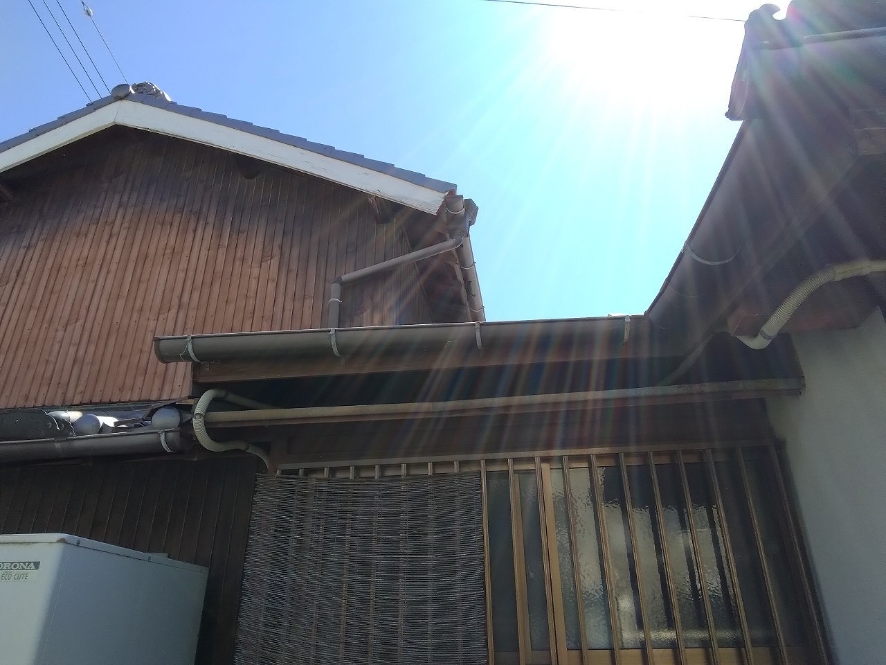 高砂市　雹災害　下屋根半丸軒樋　割れ