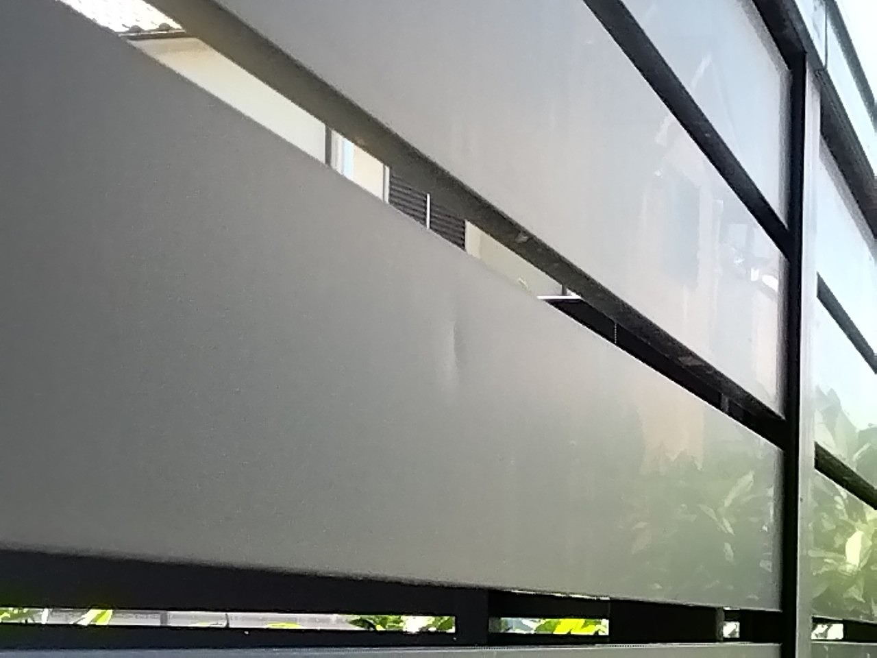 加古川市　雹災害　アルミフェンス　ヘコミ