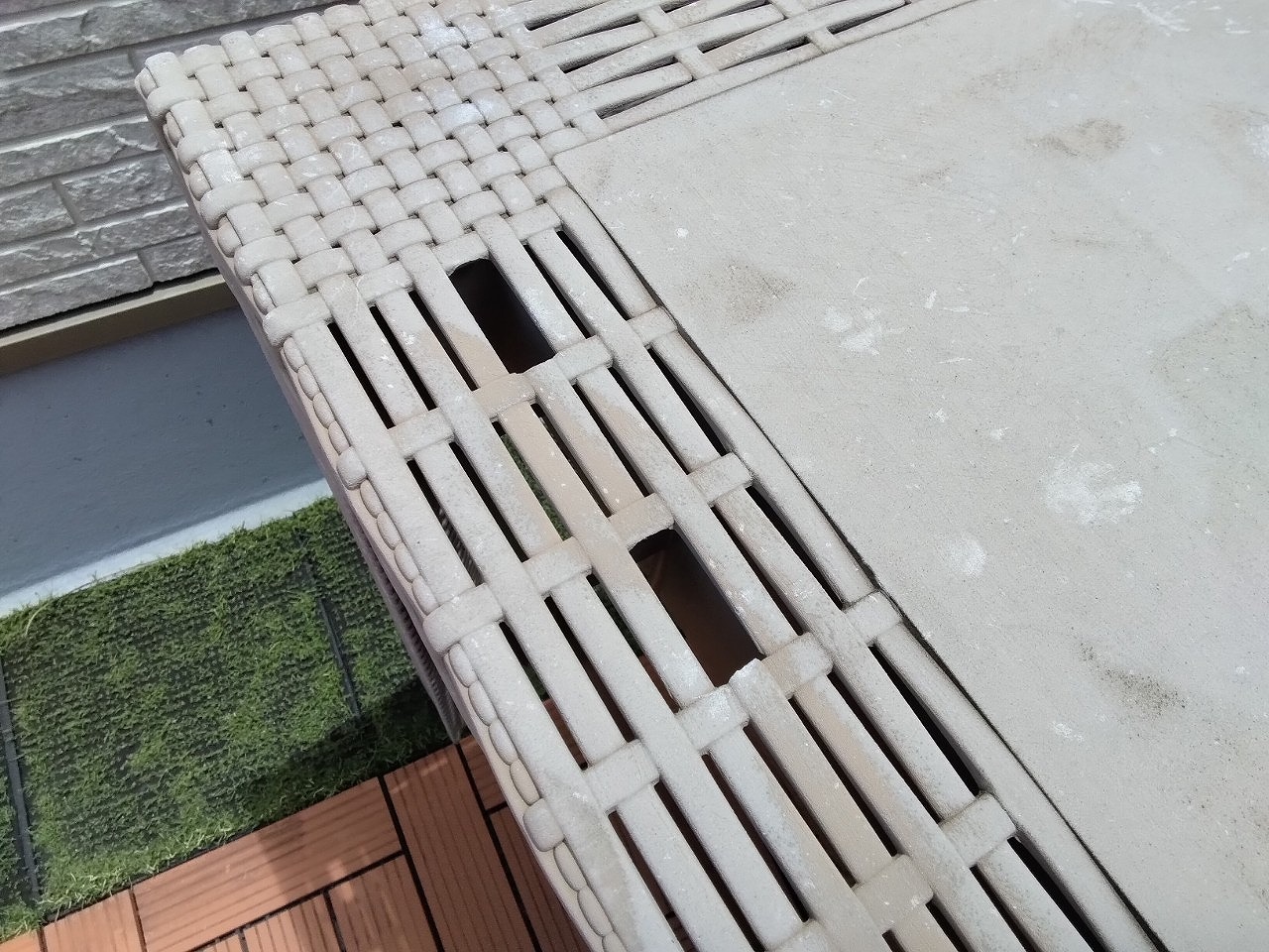 高砂市　3階屋上テーブル割れ