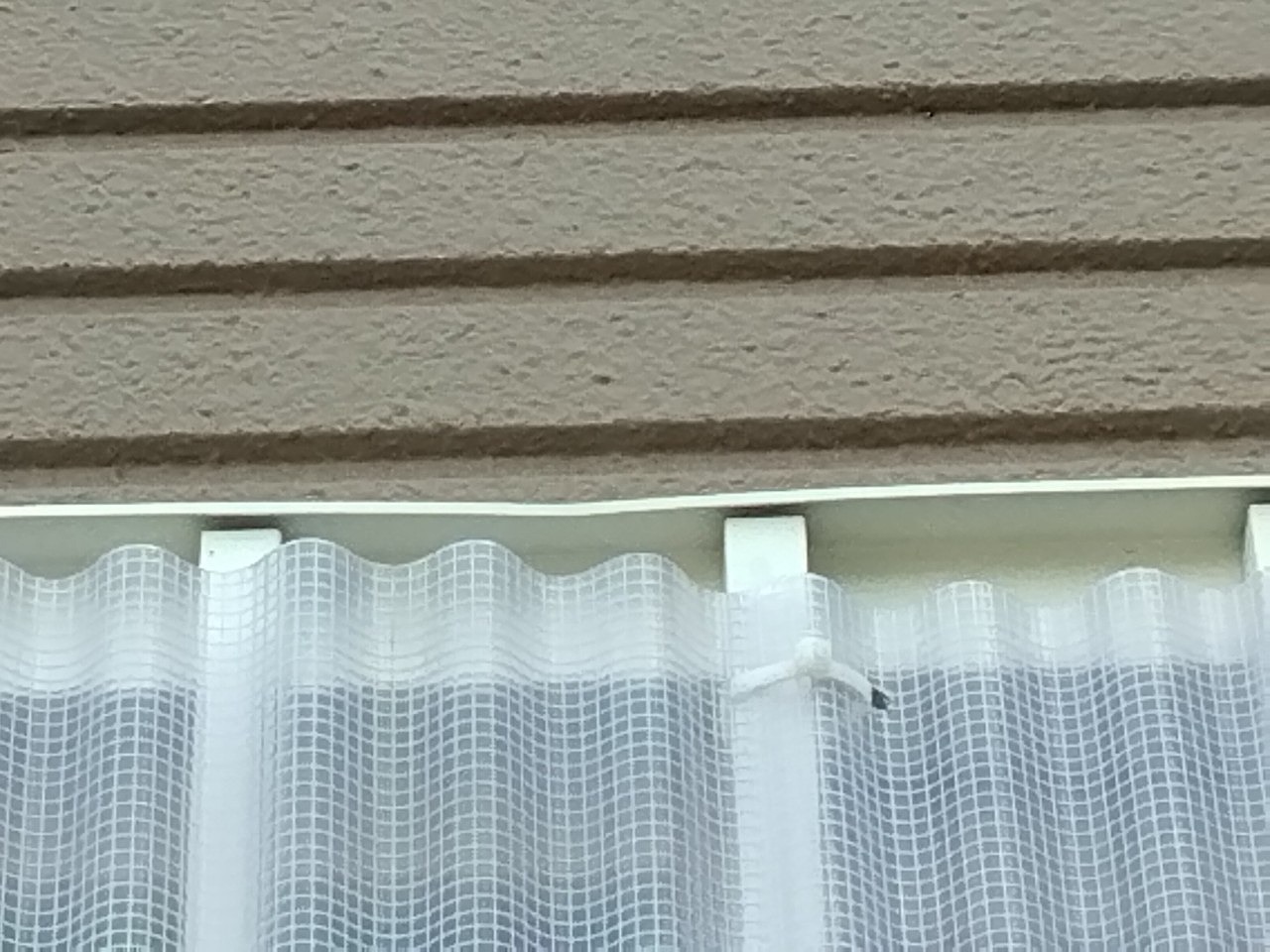 明石市　雹被害　サッシ歪み　近め