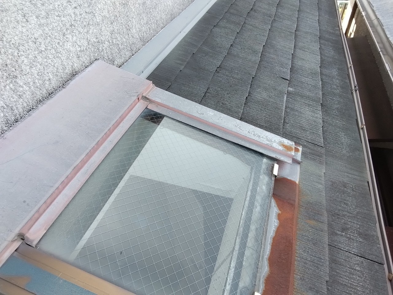加古川市　天窓(トップライト)経年劣化