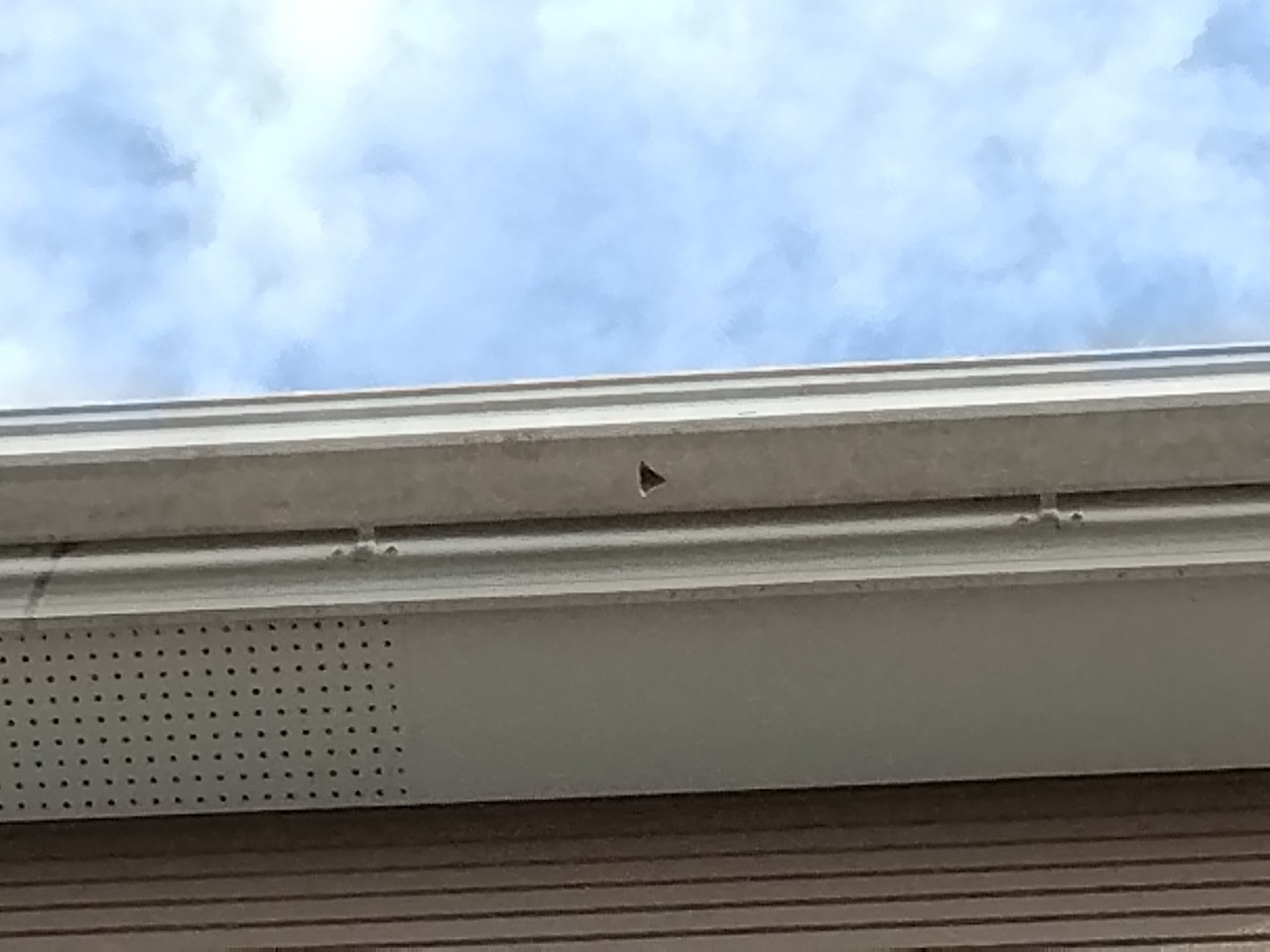 明石市　雹　軒樋(角樋)に貫通