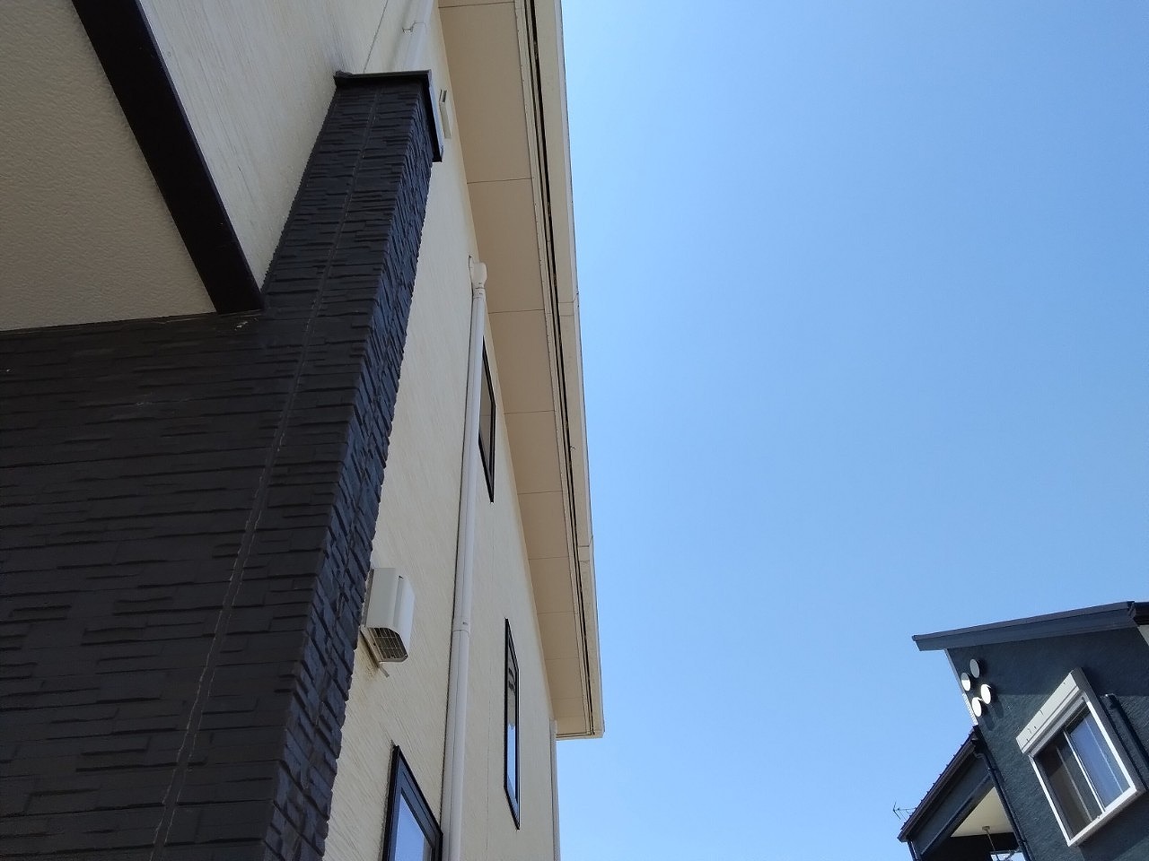 加古川市　ひょう災害　軒樋(角樋)ヒビ割れ