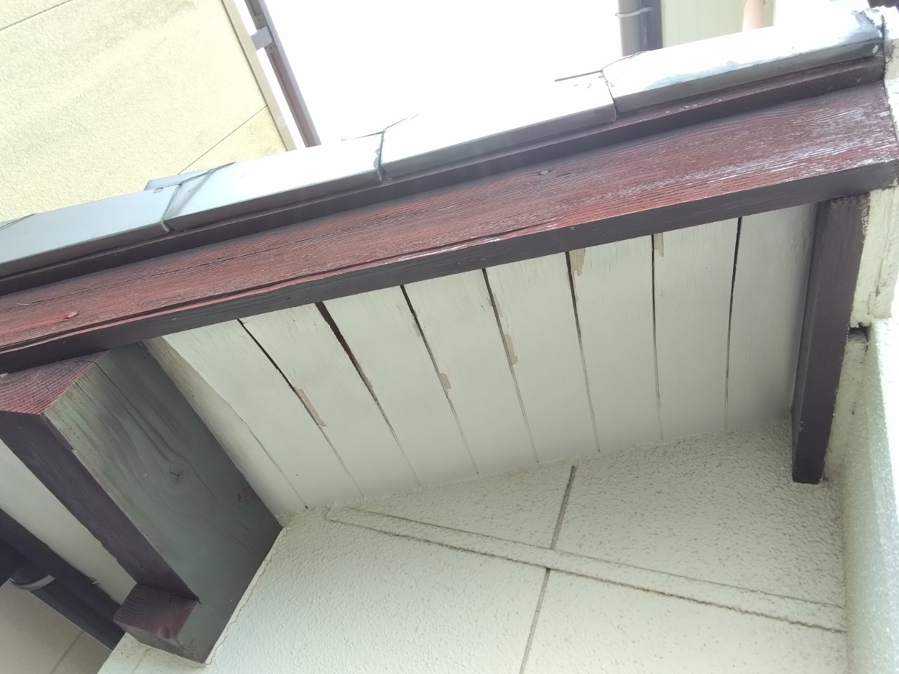 姫路市　下屋根　軒天めくれ