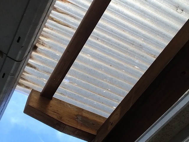 加古川市　波板ポリカひび割れ