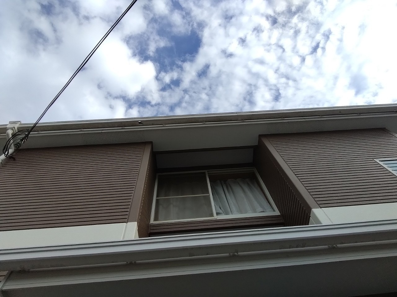 明石市　雹災害で軒樋(角樋)に穴