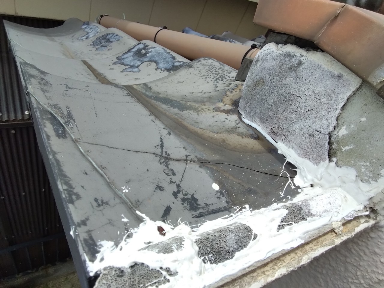 姫路市　下屋根　瓦割れ