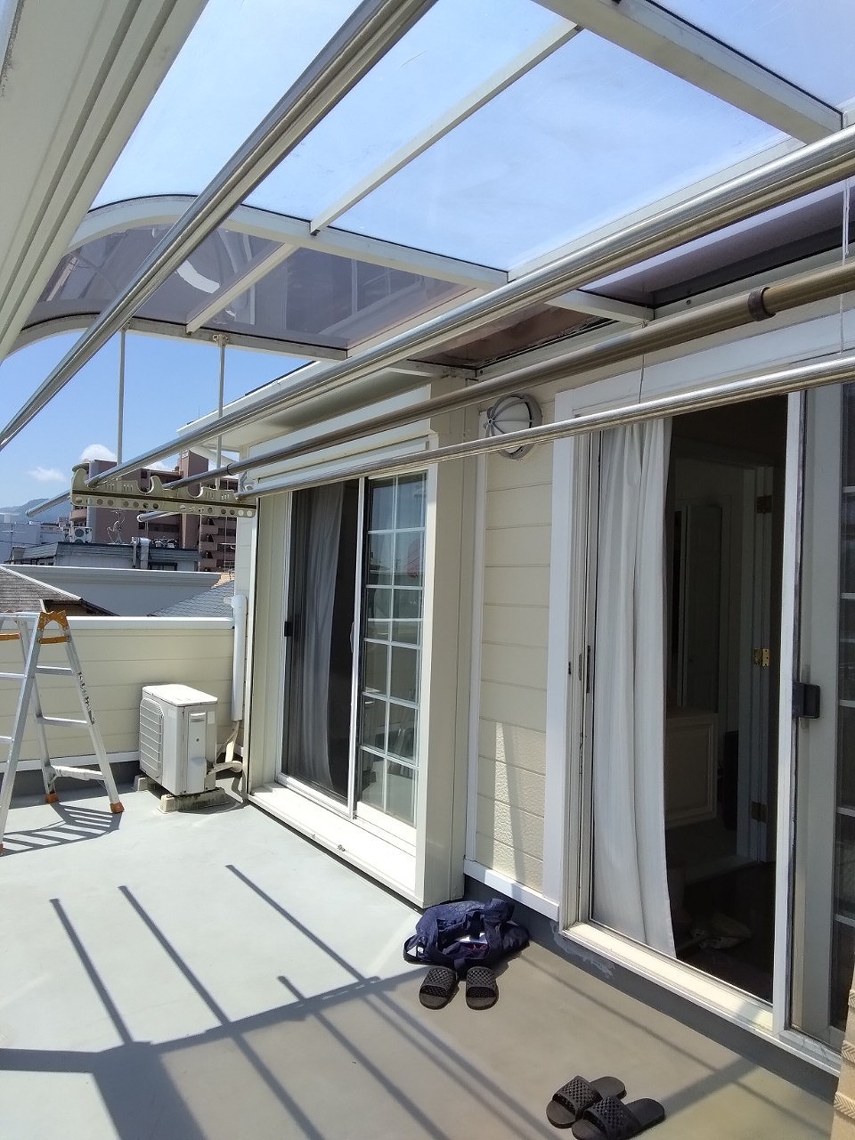 加古川市　既存ベランダ　ポリカ屋根材　経年劣化