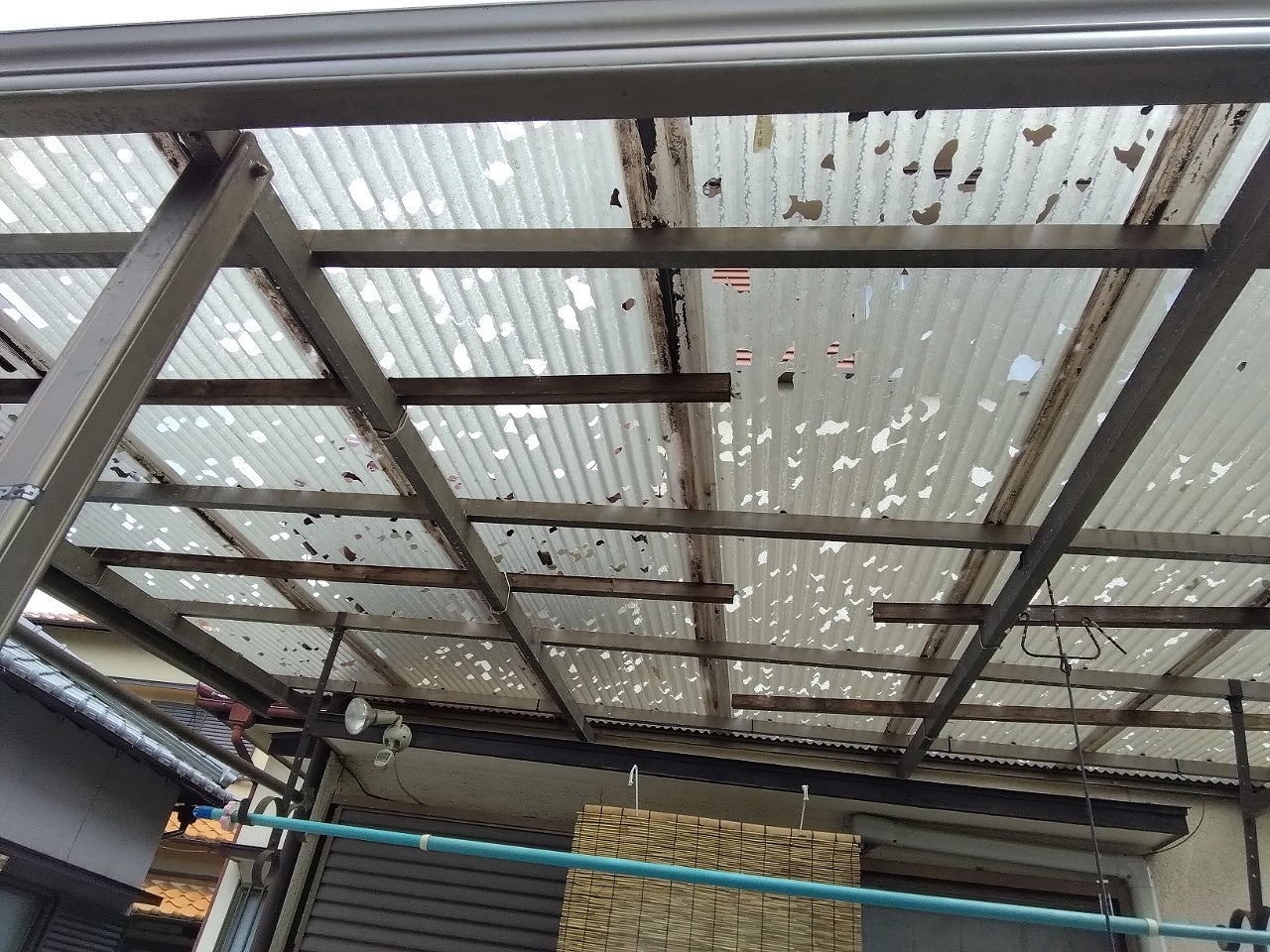 加古川市　雹(ひょう)でナミイタ破損